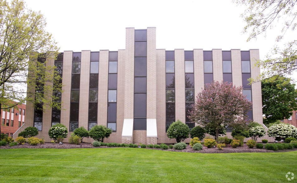 More Photos Of 6300 Rockside Rd, Independence Office For Lease