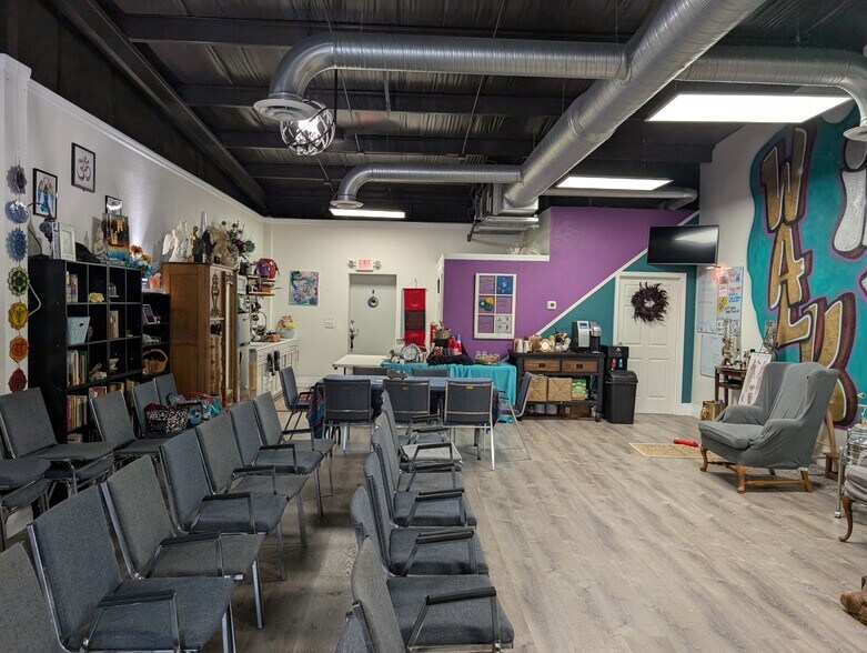 More Photos Of 7015 N Manhattan Ave, Tampa Storefront Retail Office For Lease