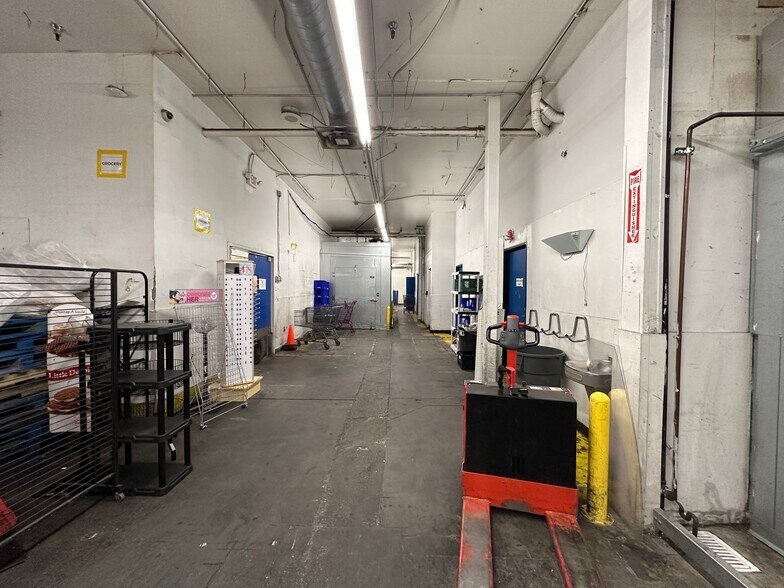 More Photos Of 1325 E Flamingo Rd, Las Vegas General Retail For Sale