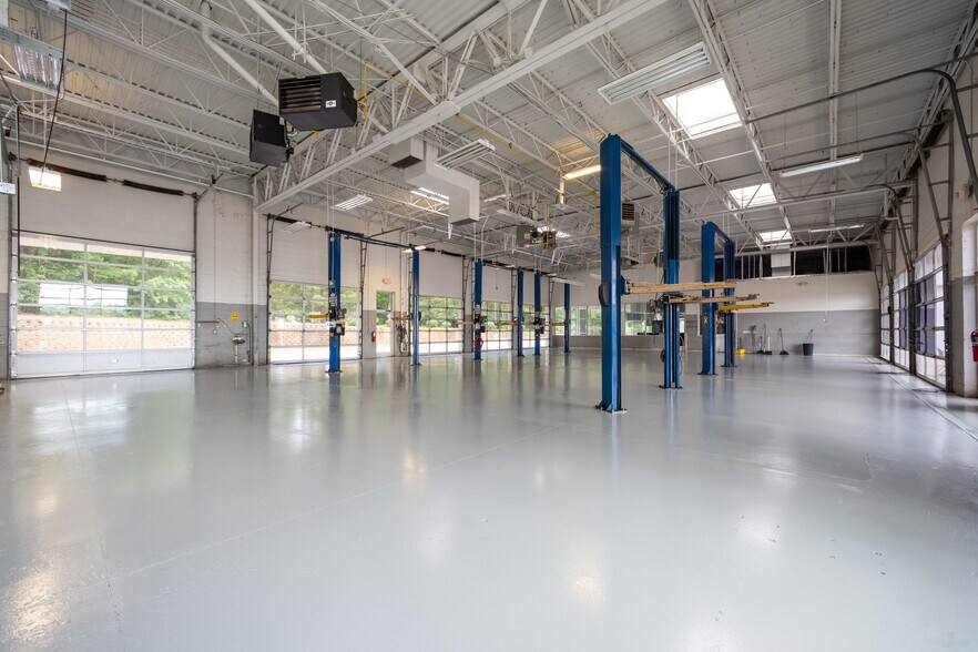 More Photos Of 1640 Piney Plains Rd, Cary Auto Repair For Sale