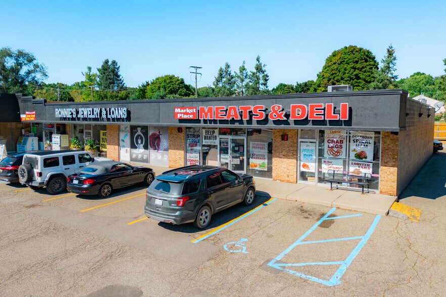 More Photos Of 7710-7726 Cooley Lake Rd, Waterford Freestanding For Lease