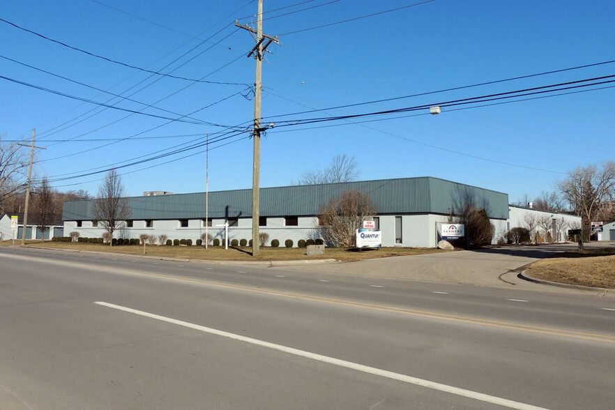 Primary Photo Of 118 Indianwood Rd, Lake Orion Manufacturing For Lease