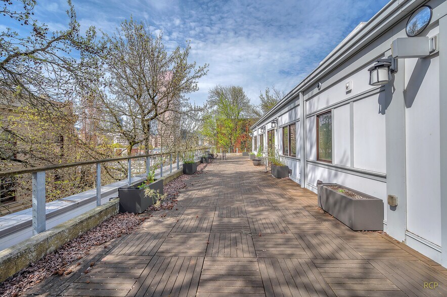 More Photos Of 75 NW Couch St, Portland Medical For Lease