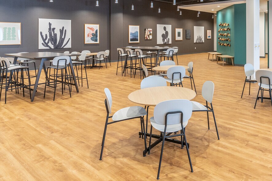 More Photos Of 500 Virginia Dr, Fort Washington Flex For Lease