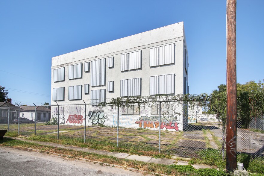 More Photos Of 1301 Clouet St, New Orleans Schools For Sale