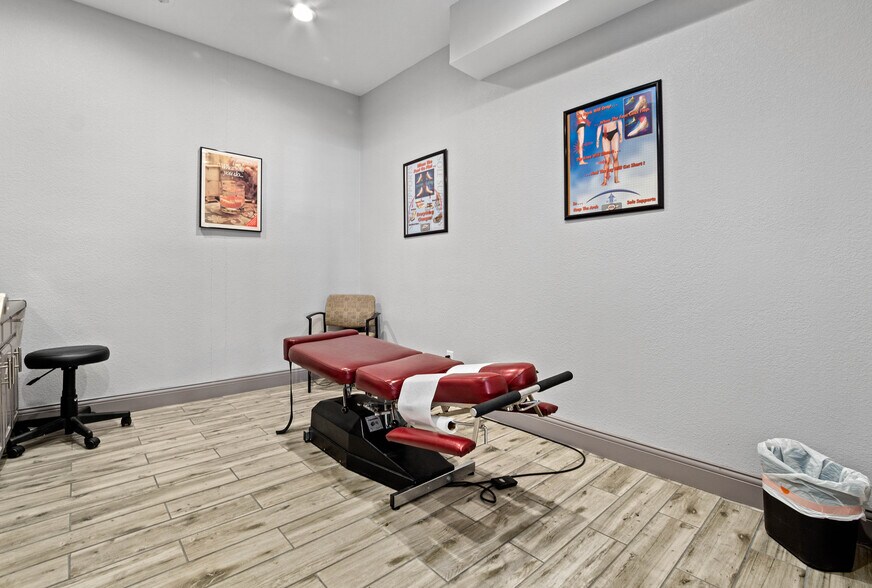 More Photos Of 363 W Main St, Lewisville Medical For Lease