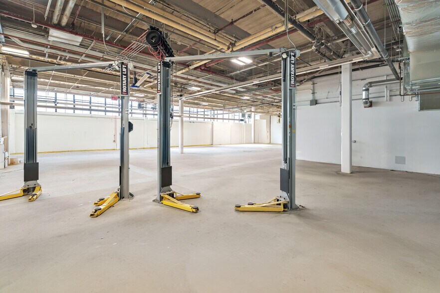 More Photos Of 2710 49th Ave, Long Island City Warehouse For Lease