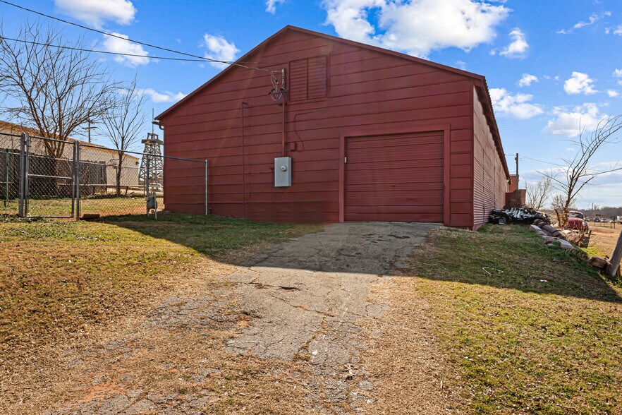 More Photos Of 410 W Harrison Ave, Guthrie Freestanding For Sale