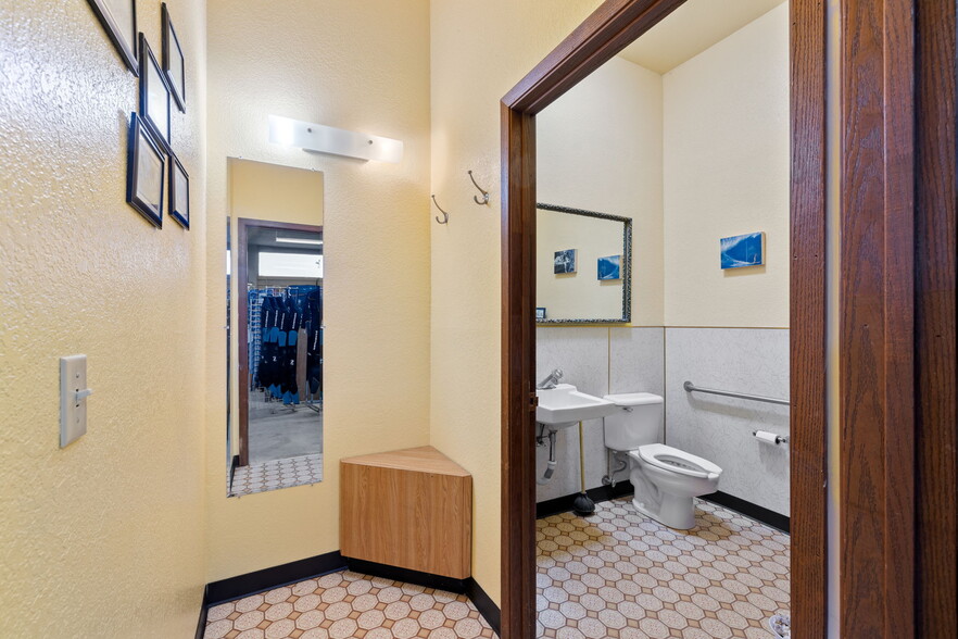 More Photos Of 2112 Armory Dr, Santa Rosa Freestanding For Sale