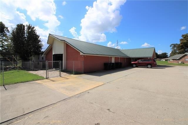 More Photos Of 202 Woodland Hwy, Belle Chasse General Retail For Sale