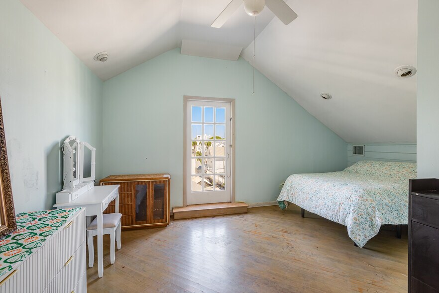 More Photos Of 402 appelrouth Ln, Key West Office Residential For Sale