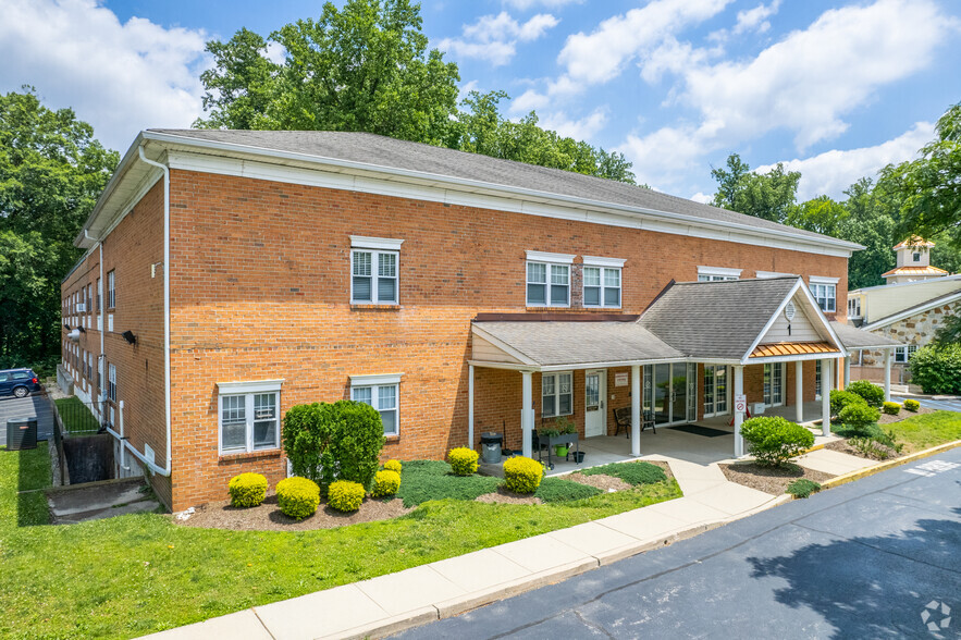 Primary Photo Of 190 N Evergreen Ave, Woodbury Office For Lease