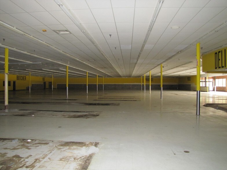More Photos Of 502 Ashburn Rd, Sylvester General Retail For Lease