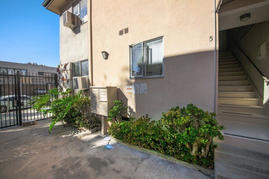 More Photos Of 8443 Blackburn Ave, Los Angeles Apartments For Sale