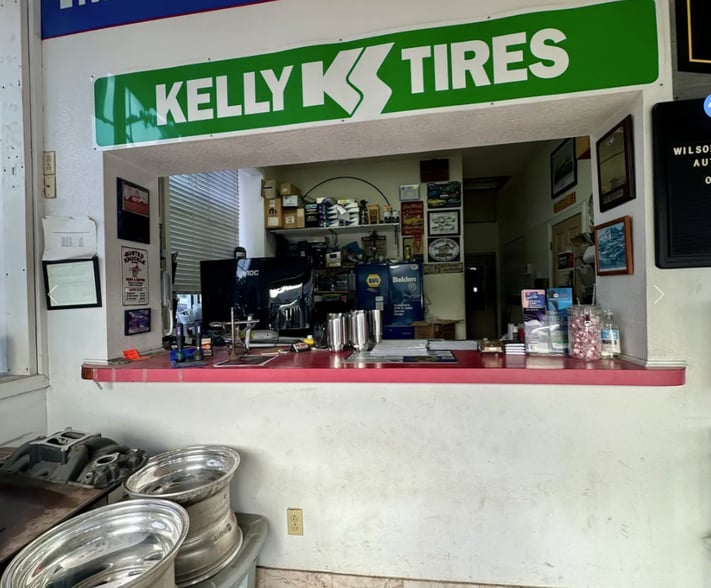 More Photos Of 301 N McKenzie St, Foley Auto Repair For Sale