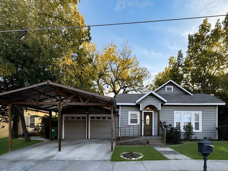 Primary Photo Of 211 Second St, Denton Flex For Sale