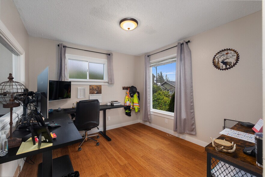 More Photos Of 320 W Alder St, Shelton Office Residential For Sale