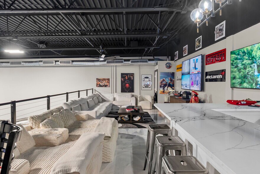 More Photos Of 1111 N 34th St, Tampa Self Storage For Sale