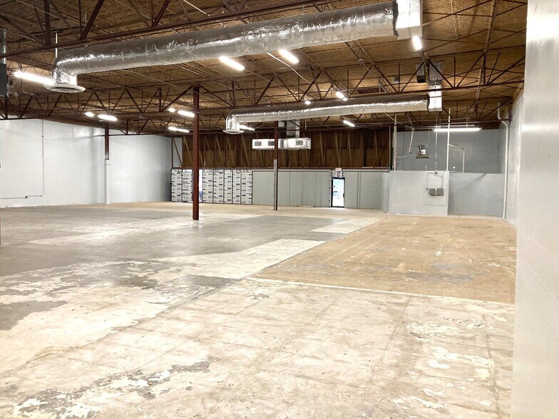 More Photos Of 12701 Executive Dr, Stafford Warehouse For Lease