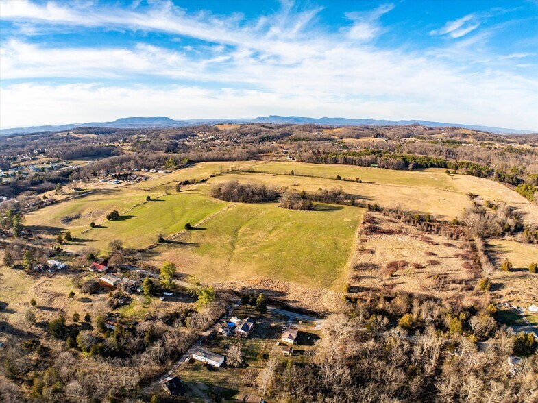 More Photos Of 520 Thorngrove pike, Kodak Land For Sale