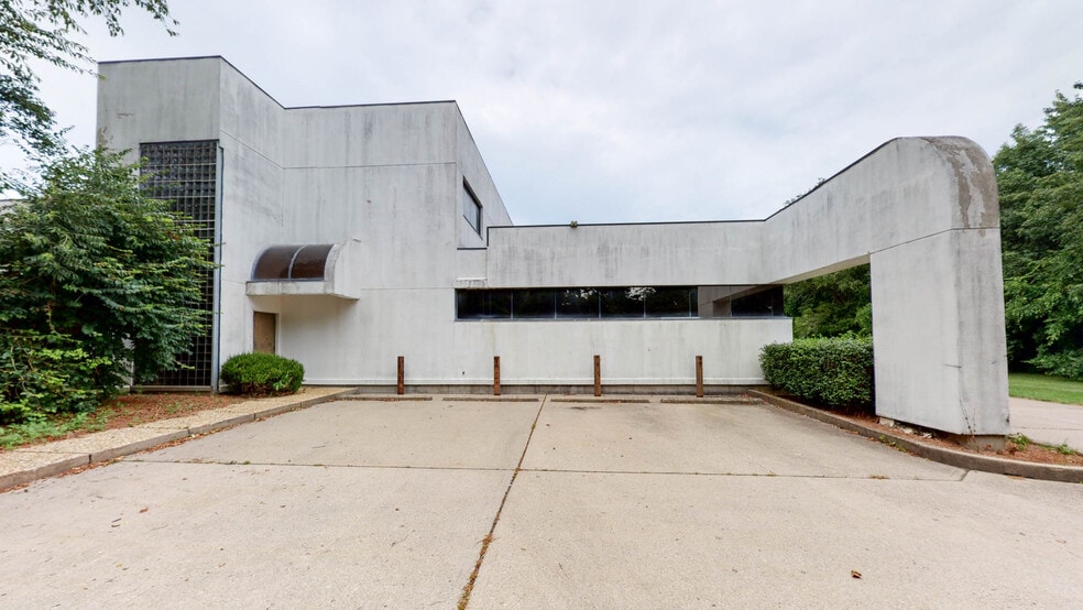 More Photos Of 10190-10198 Springfield Pike, Cincinnati Medical For Sale