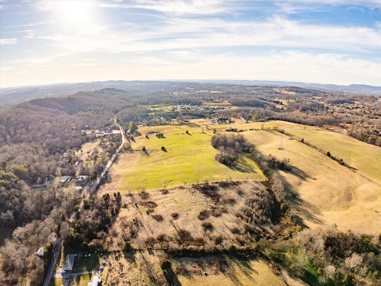 More Photos Of 520 Thorngrove pike, Kodak Land For Sale