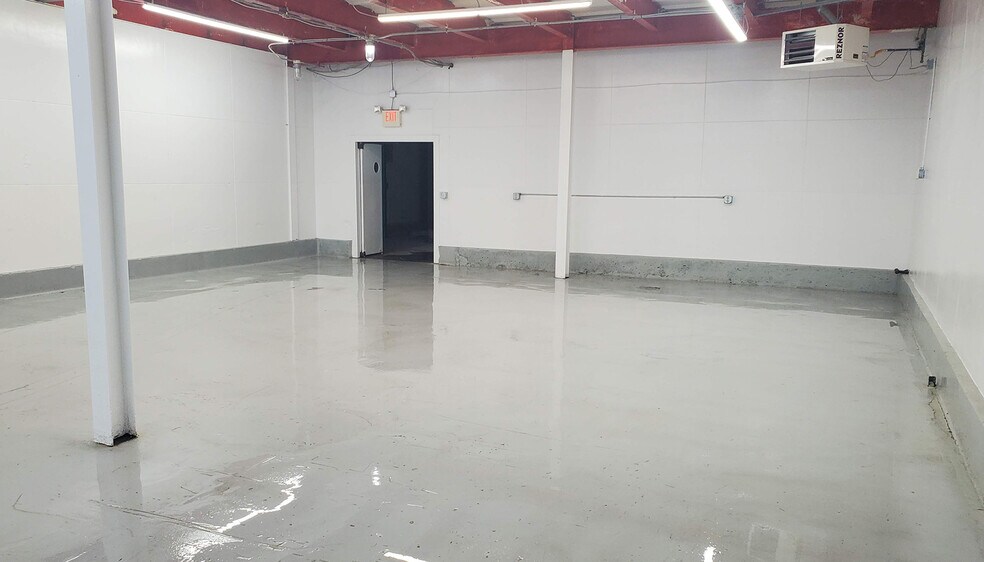 More Photos Of 3120 S Kansas Ave, Topeka Manufacturing For Lease