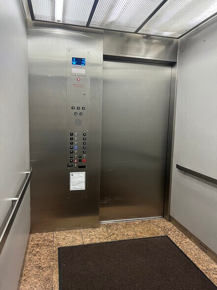 More Photos Of 1332 N Halsted St, Chicago Loft Creative Space For Lease
