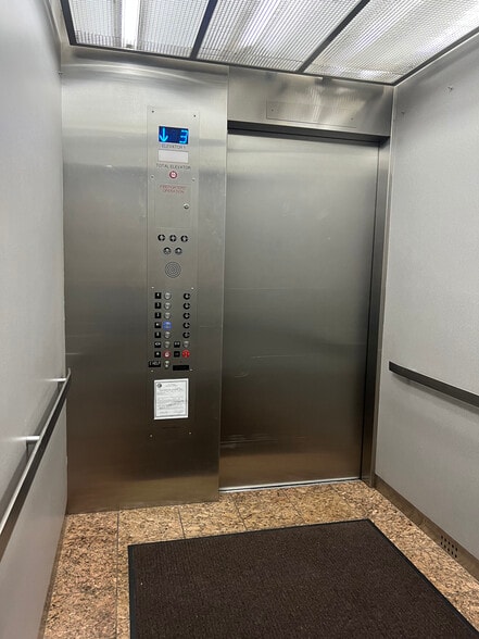 More Photos Of 1332 N Halsted St, Chicago Loft Creative Space For Lease