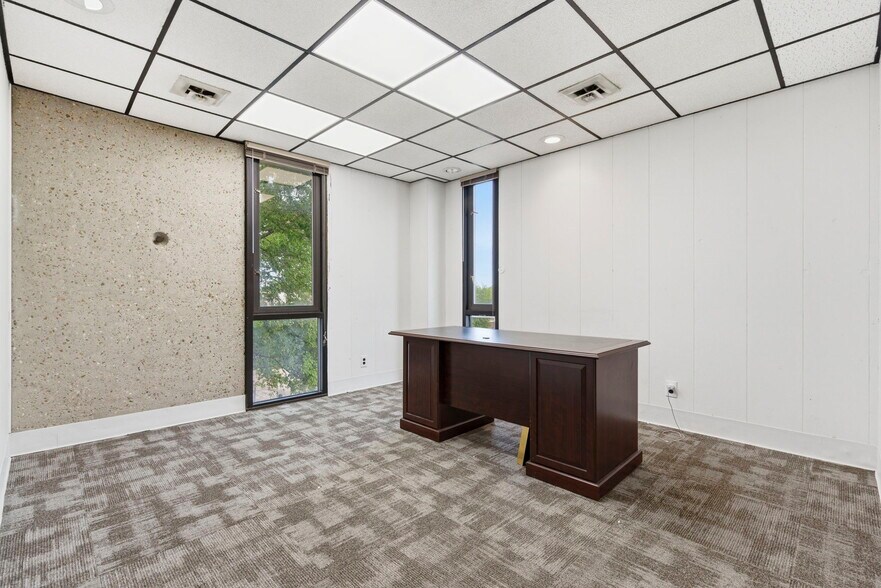 More Photos Of 1331 N Stewart Ave, Springfield Medical For Sale