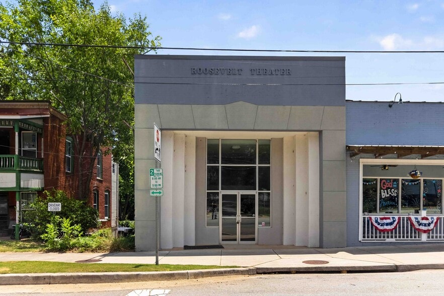 More Photos Of 38 Sycamore St, Jefferson Office For Sale