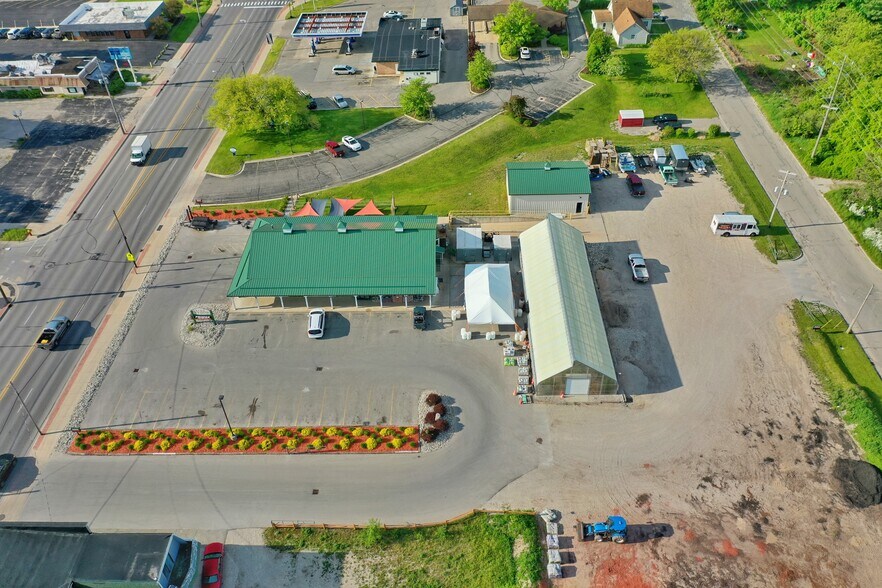 More Photos Of 916 S Mitchell St, Cadillac Restaurant For Sale