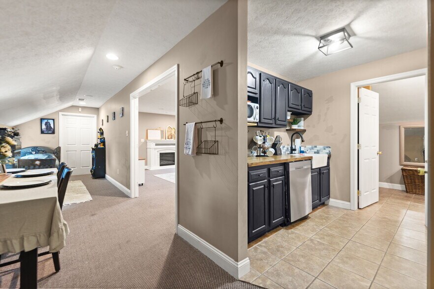 More Photos Of 4418 Main St, Clay City Flex For Sale