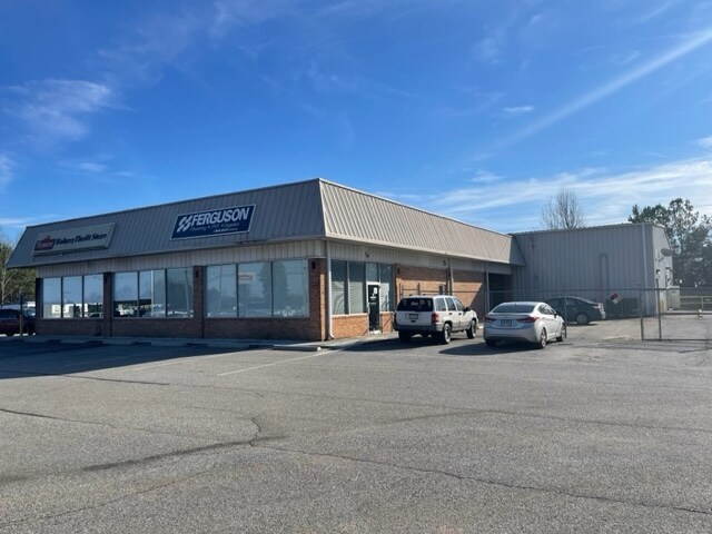 More Photos Of 2799 W Third St, Farmville Warehouse For Sale