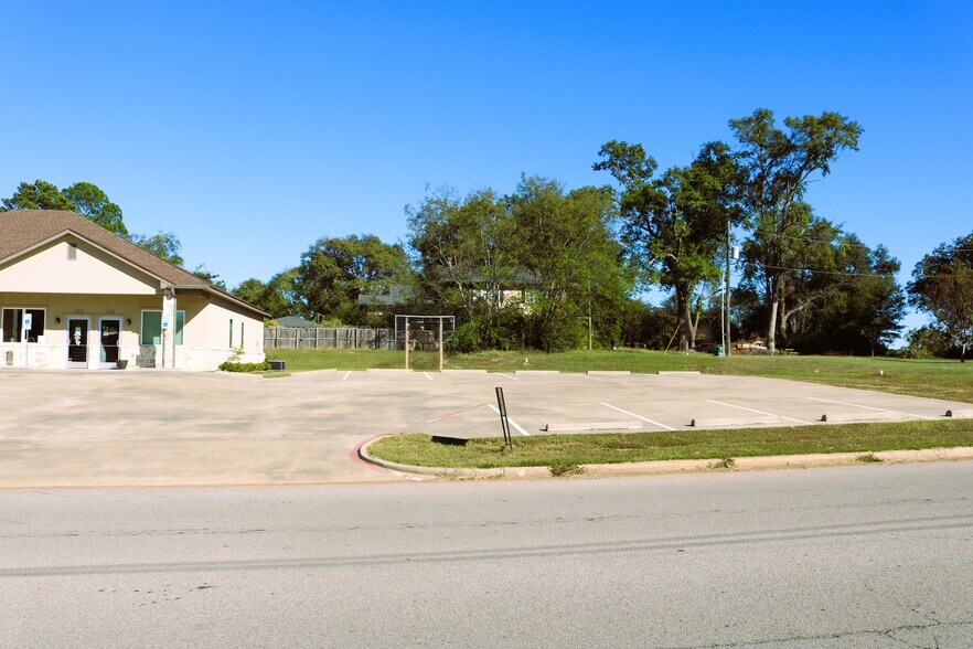 More Photos Of 359 N Cypress St, Gilmer Land For Sale