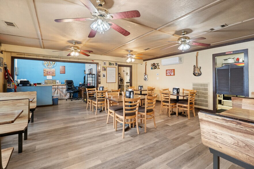More Photos Of 107 E Main St, Hardy Restaurant For Sale