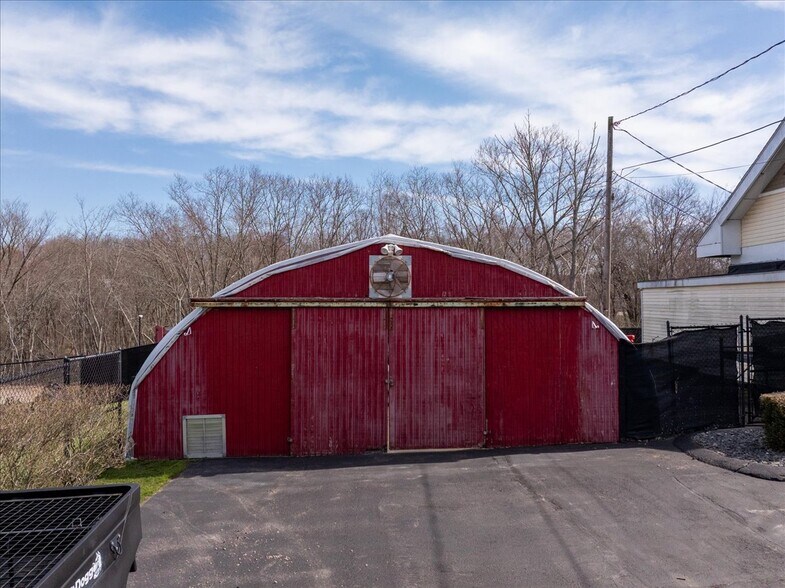 More Photos Of 323 Clarks Falls Rd, North Stonington Freestanding For Lease