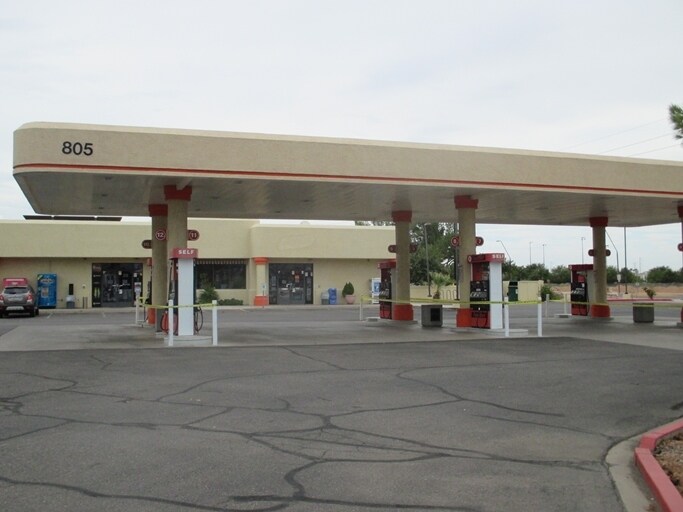Primary Photo Of 805 N McQueen Rd, Gilbert Service Station For Lease