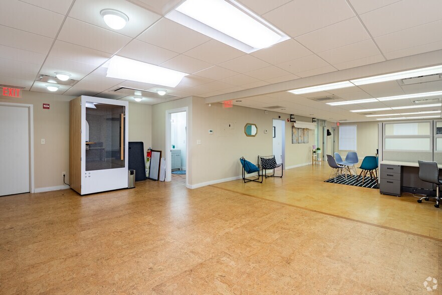 More Photos Of 2440 Sandy Plains Rd, Marietta Office For Lease