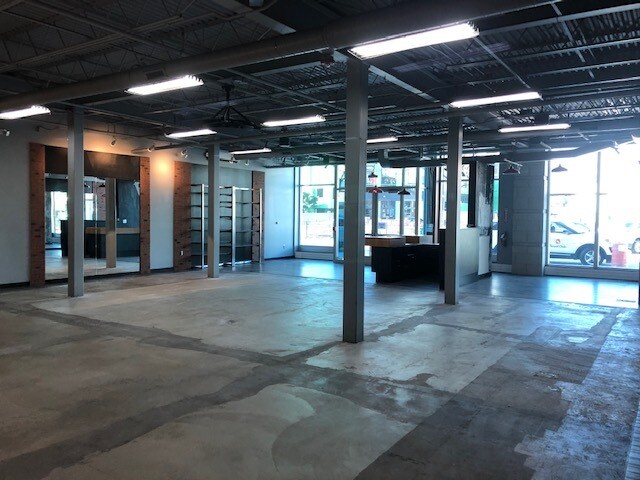 More Photos Of 125 W 4th St, Royal Oak Storefront Retail Office For Lease