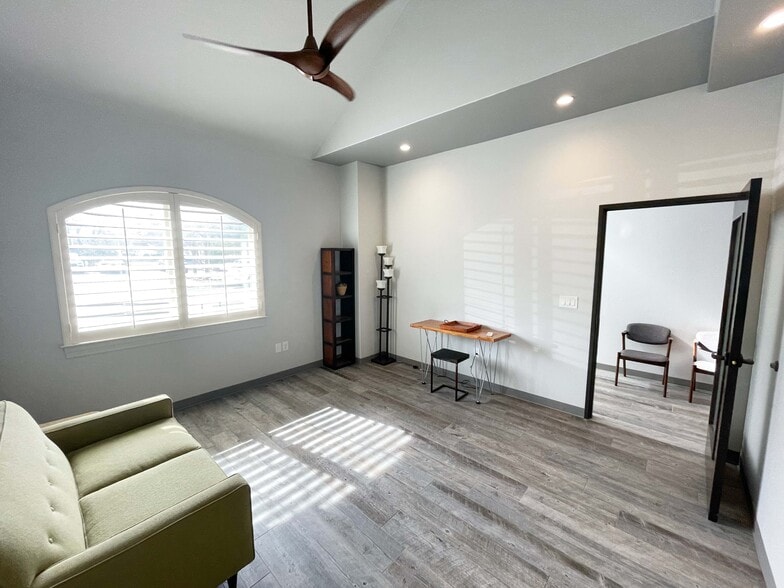 More Photos Of 2500 W William Cannon Dr, Austin Medical For Lease