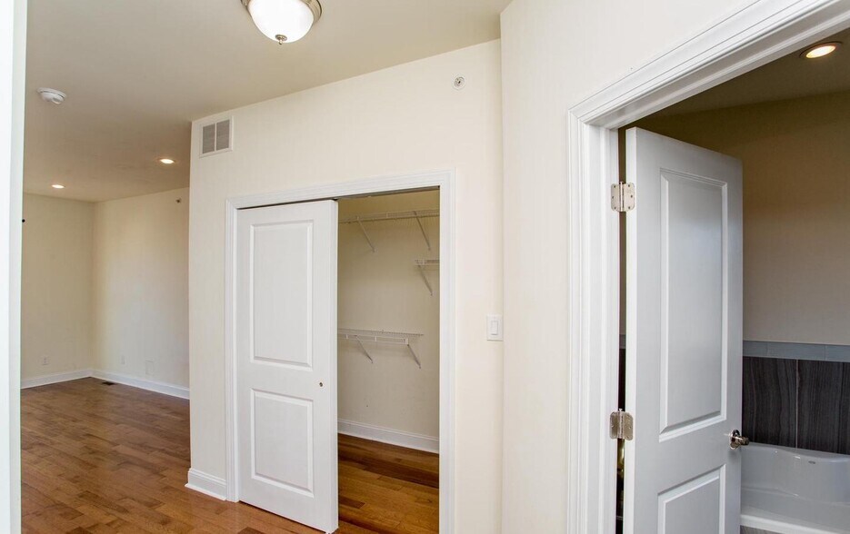 More Photos Of 1860 Frankford Ave, Philadelphia Storefront Retail Residential For Sale