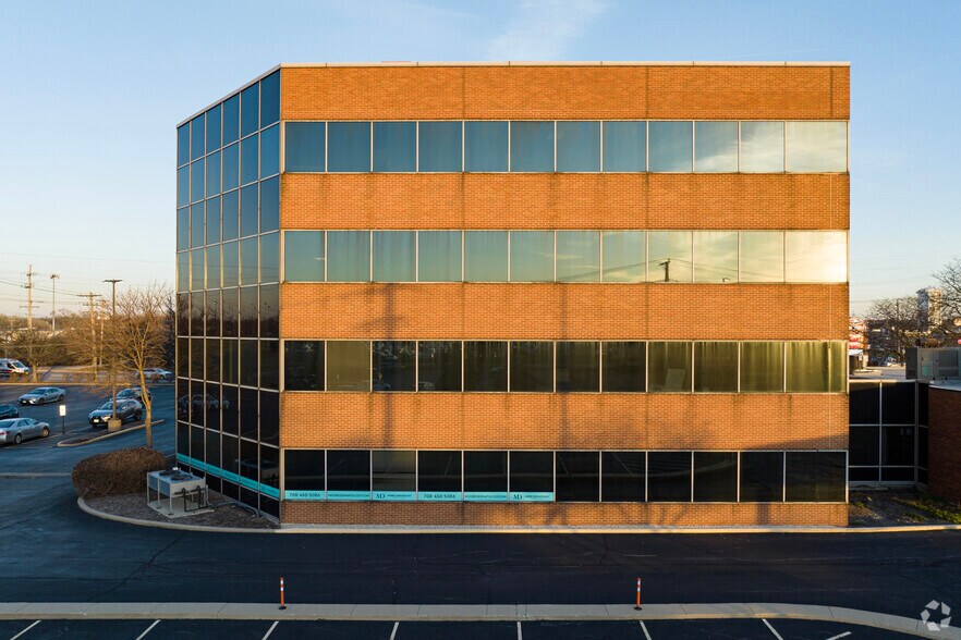 More Photos Of 501 W North Ave, Melrose Park Office For Lease