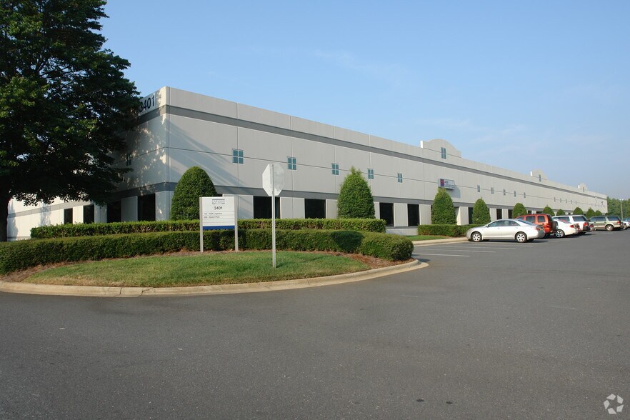 Primary Photo Of 3401 International Airport Dr, Charlotte Warehouse For Lease