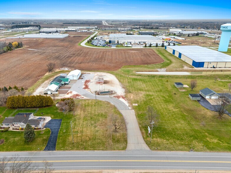 More Photos Of 5814 Calumet Ave, Manitowoc General Retail For Sale