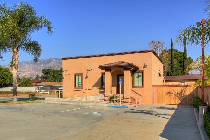 Primary Photo Of 7035 Palm Ave, Highland Medical For Lease