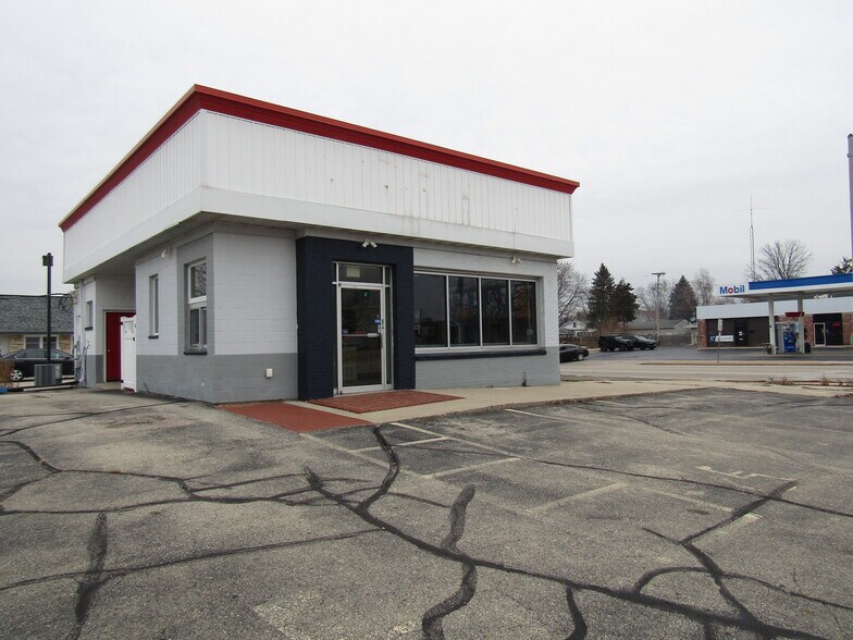 More Photos Of 1532 E Racine St, Janesville General Retail For Lease