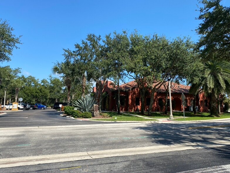 More Photos Of 6032 N Wickham Rd, Melbourne Office For Lease