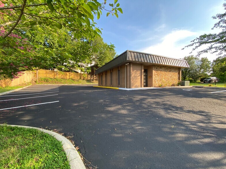 More Photos Of 721 Grove St, Salisbury Medical For Lease
