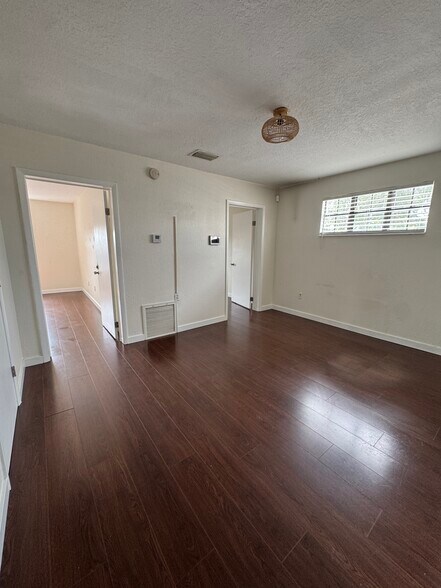 More Photos Of 401-411 Brevard Ave, Cocoa Storefront Retail Office For Lease